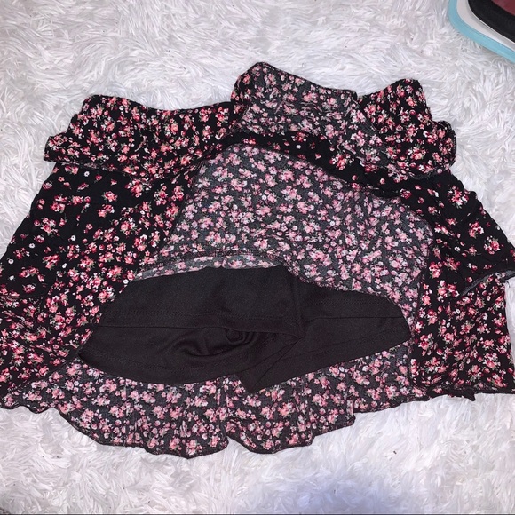 Cute flower skirt - Picture 2 of 4